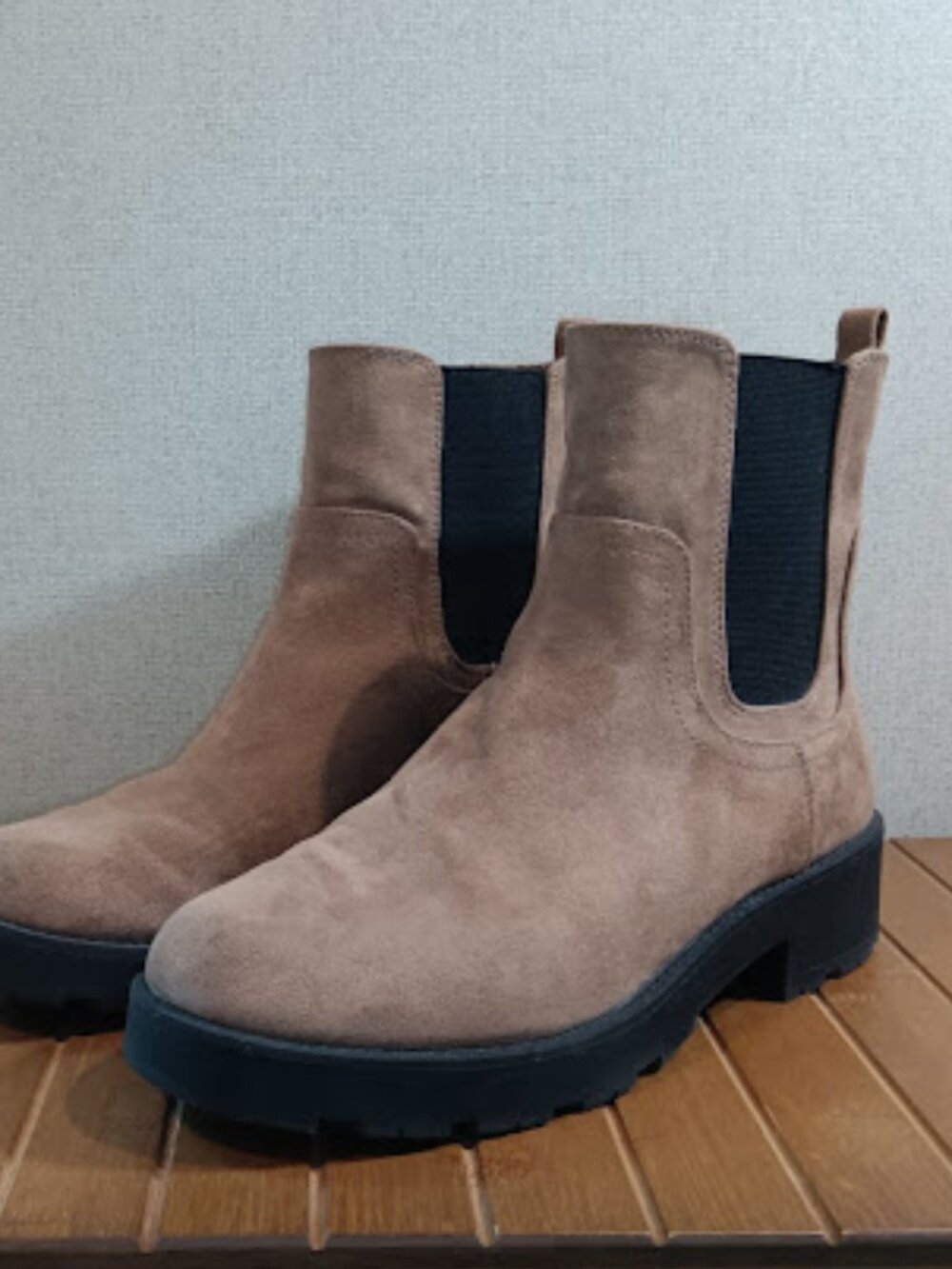 Old Navy Boots Women's 9 Chunky Chelsea Round Toe Pull On Block Ankle Top Taupe